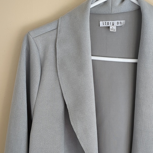 Large Story On Open Front Structured Jacket Square Front Pockets - Picture 4 of 14